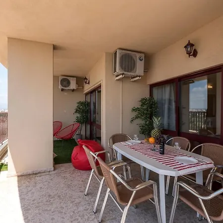 Апартаменты Wow Beach 2bd Flat Sea View - 300mts 2 Beach,wifi